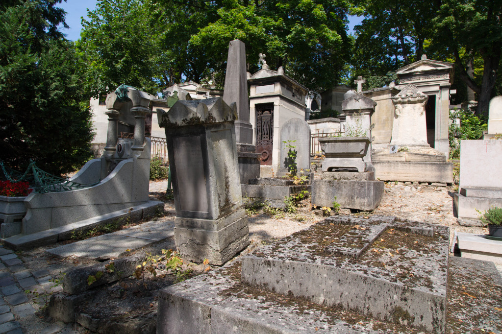 Walking thru Cimetiere du Pere-Lachaise.